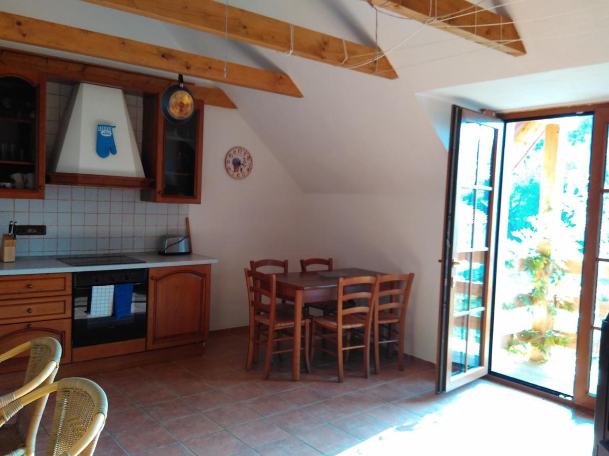 Apartman Na Farme U Koni Milesov Exterior photo
